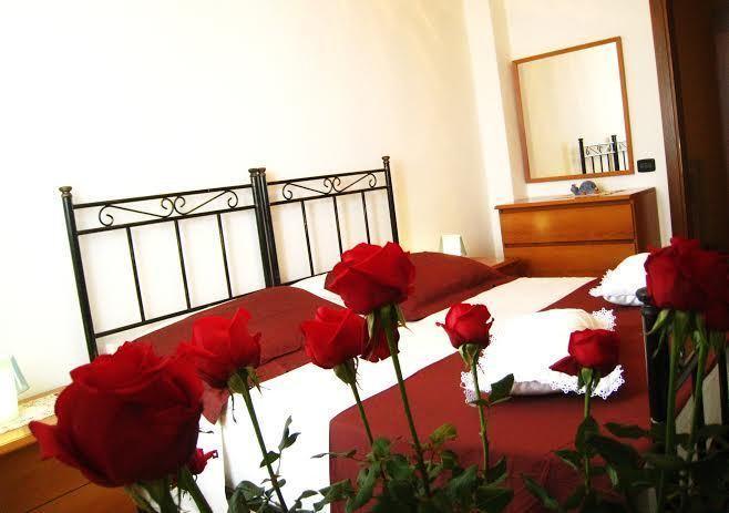 Bed And Breakfast Due Leoni Torri Del Benaco Bilik gambar